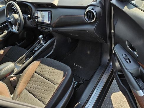 Used 2023 Nissan Kicks SR image 8