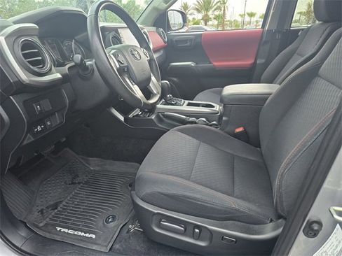 Used 2020 Toyota Tacoma SR5 image 4