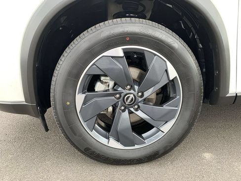 Used 2025 Nissan Rogue SV AWD/4WD image 10