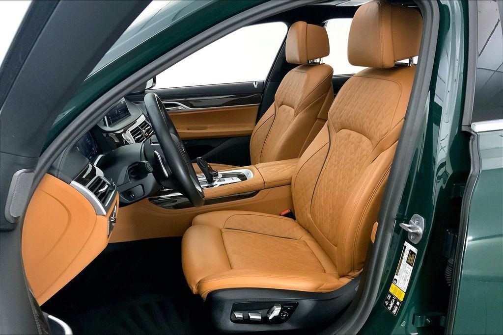Used 2022 BMW 750i xDrive w/ Luxury Rear Seating Package AWD/4WD image 13
