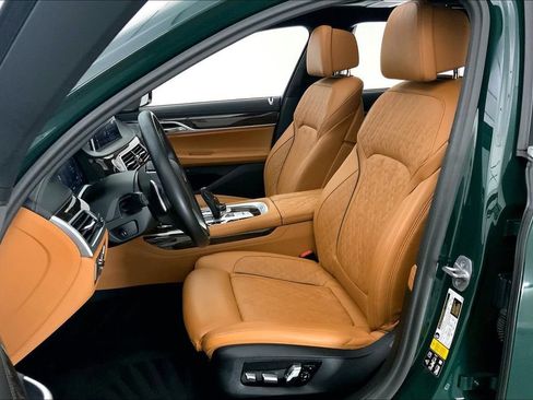 Used 2022 BMW 750i xDrive w/ Luxury Rear Seating Package AWD/4WD image 13