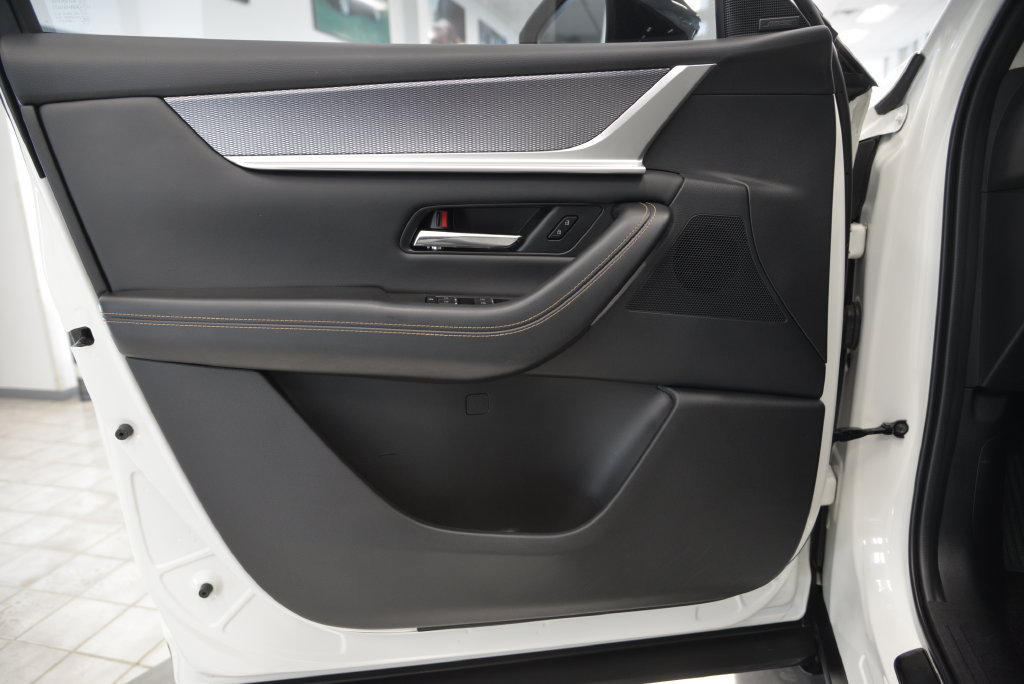 Certified 2025 MAZDA CX-70 Plug-In Hybrid w/ Premium Pkg AWD/4WD image 14