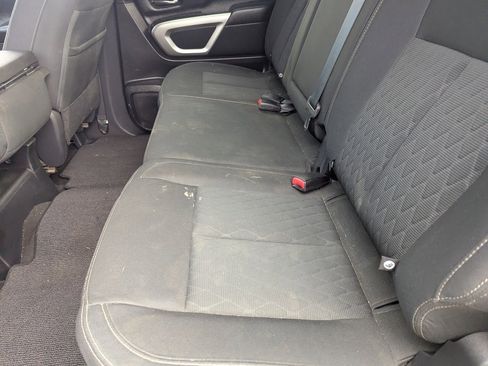 Used 2018 Nissan Titan SV image 17