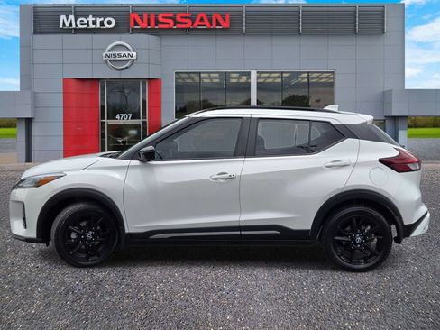 Certified 2023 Nissan Kicks SR FWD image 3