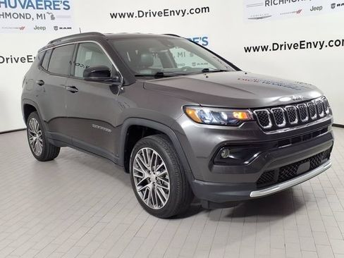 Used 2023 Jeep Compass Limited w/ Elite Group AWD/4WD image 3