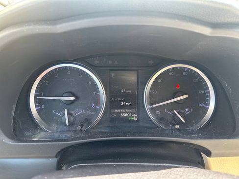 Used 2019 Toyota Highlander XLE FWD image 16