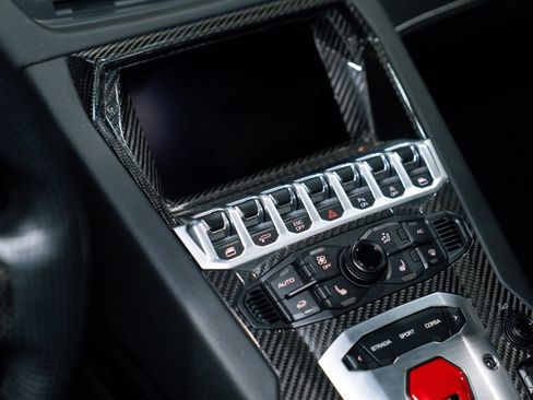 Used 2014 Lamborghini Aventador LP 700-4 image 32