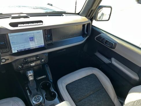Used 2023 Ford Bronco Wildtrak image 15