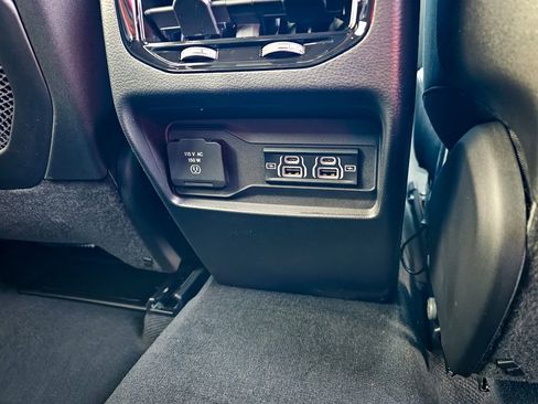 New 2025 Jeep Grand Cherokee Altitude image 38