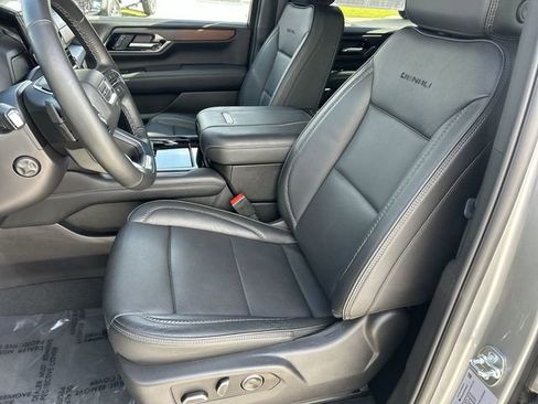 Used 2025 GMC Yukon XL Denali AWD/4WD image 19