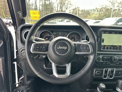 Used 2018 Jeep Wrangler Unlimited Sahara image 26