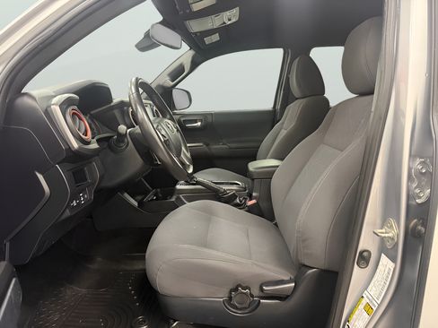 Used 2019 Toyota Tacoma TRD Sport w/ Technology Package AWD/4WD image 11