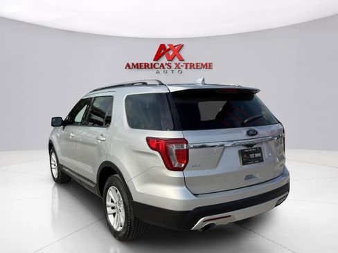 Used 2017 Ford Explorer XLT FWD image 4