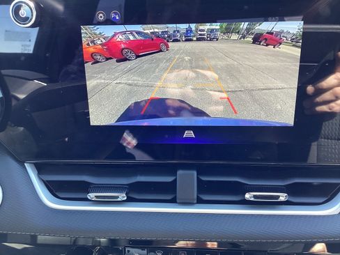 Used 2025 Chevrolet Equinox LT AWD/4WD image 21