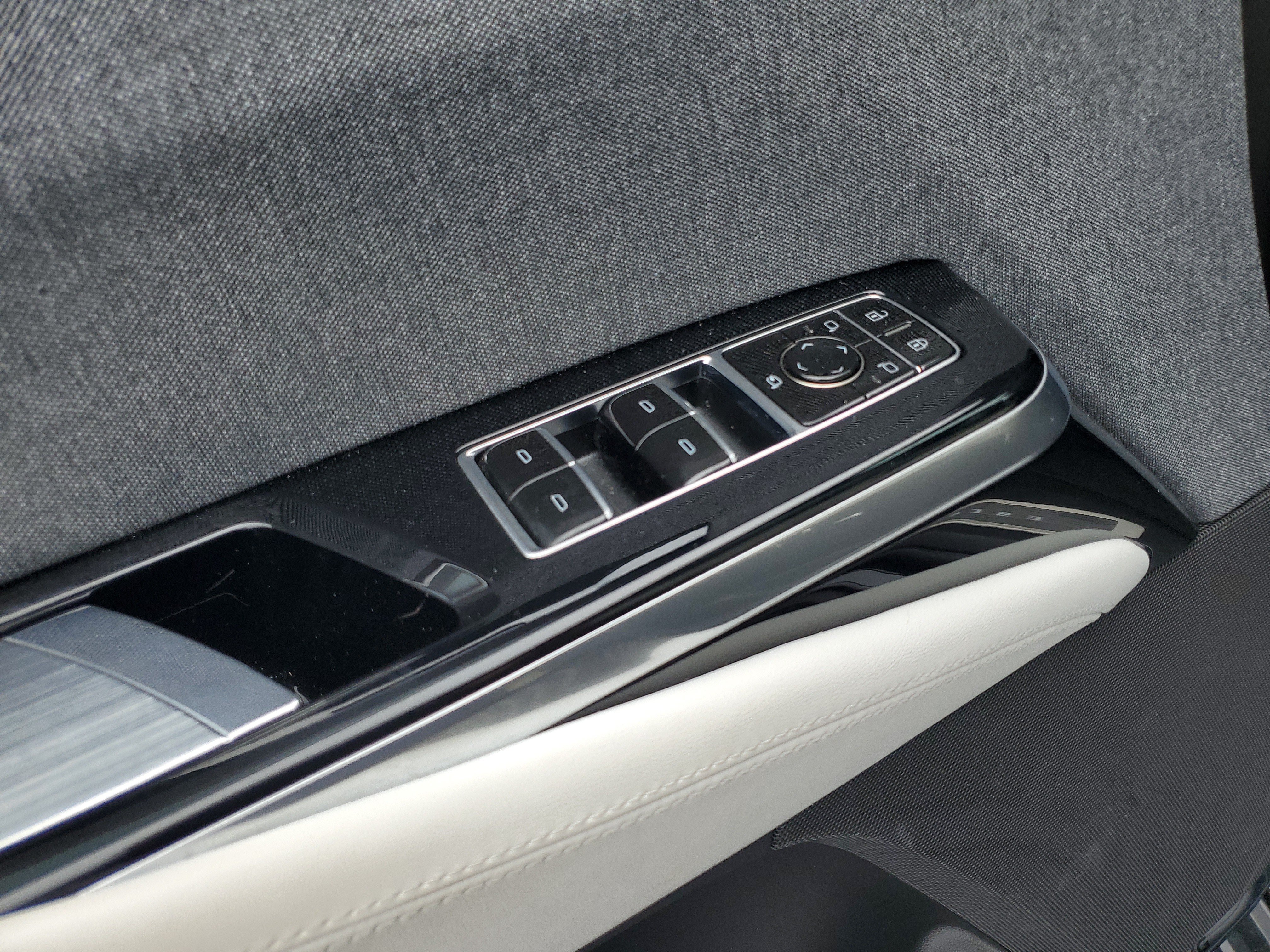 Used 2025 Cadillac Escalade ESV Sport Platinum w/ LPO, Floor Liner Package AWD/4WD image 23