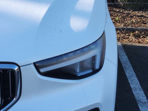 Used 2023 Volvo XC40 B5 Plus w/ Driver Assist Package image 3