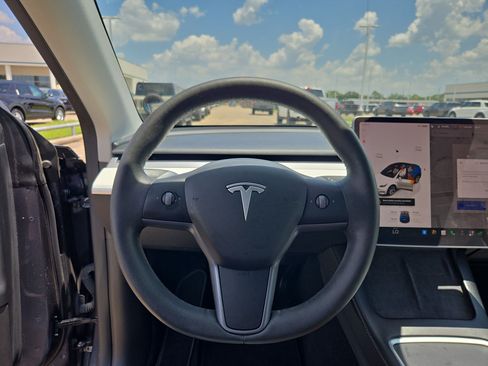 Used 2023 Tesla Model Y 2WD image 16