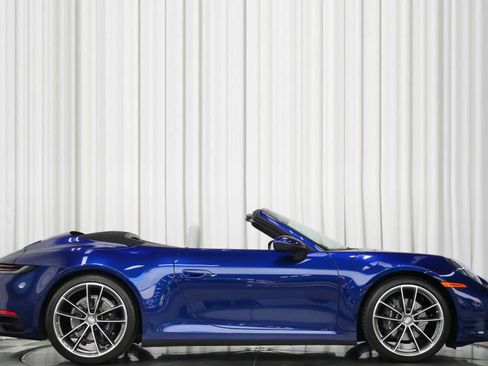 Used 2023 Porsche 911 Carrera image 2