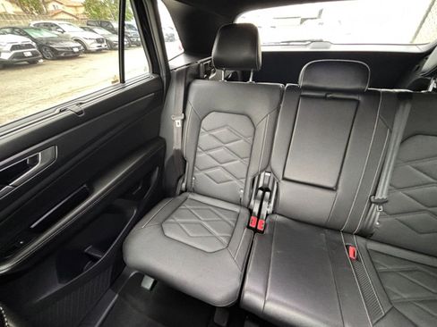 Used 2025 Volkswagen Atlas Cross Sport SE image 39