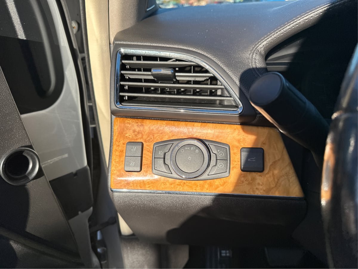Used 2013 Lincoln MKX AWD image 16