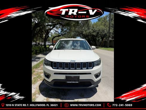 Used 2019 Jeep Compass Latitude AWD/4WD image 1