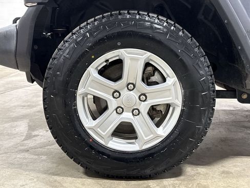 Used 2019 Jeep Wrangler Sport image 26