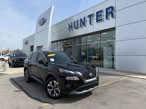 Used 2023 Nissan Rogue SV image 1