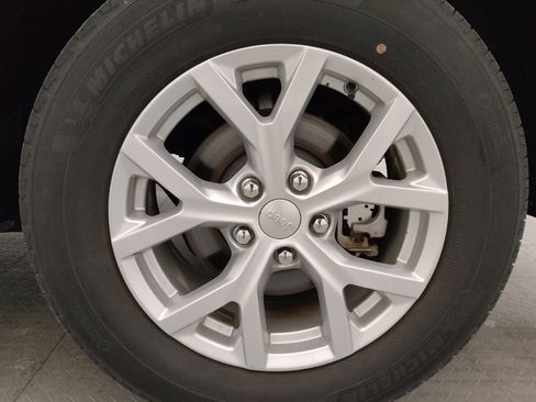 Used 2023 Jeep Grand Cherokee Limited RWD image 31