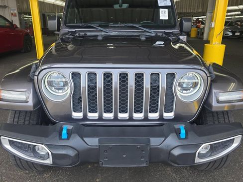 Used 2022 Jeep Wrangler Unlimited Sahara image 3