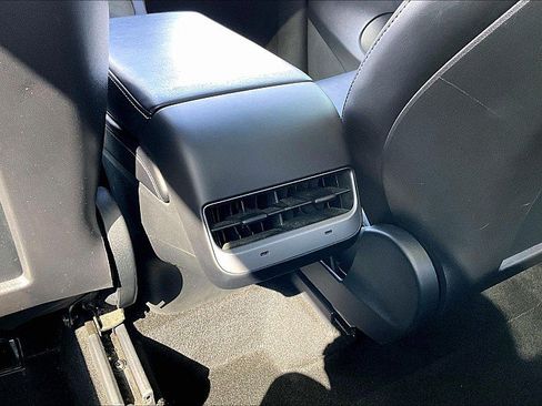 Used 2021 Tesla Model Y Long Range AWD/4WD image 19