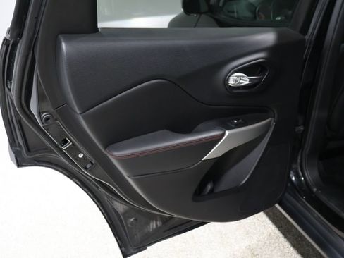 Used 2018 Jeep Cherokee Trailhawk w/ Comfort/Convenience Group image 20