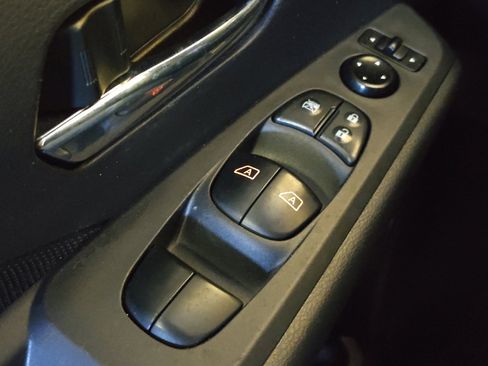 Used 2022 Nissan Kicks SV FWD image 27