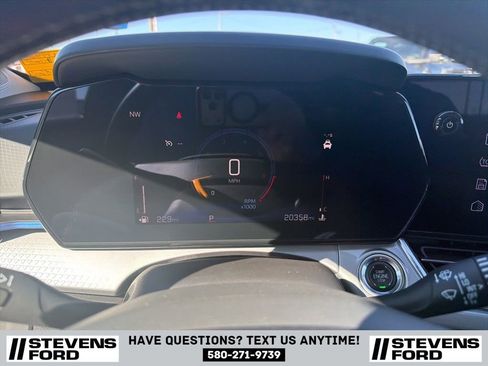 Used 2025 Chevrolet Trax LT w/ LT Convenience Package image 20