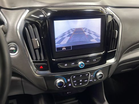 Used 2023 Chevrolet Traverse LT FWD image 9
