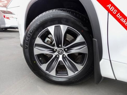 Certified 2023 Toyota Highlander XLE image 14