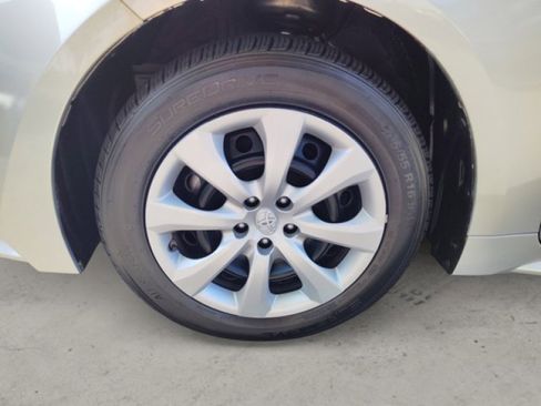 Used 2021 Toyota Corolla LE image 10