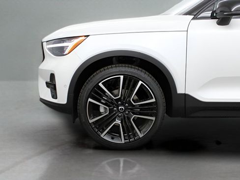 New 2026 Volvo XC40 B5 Ultra w/ Protection Package Premier image 9