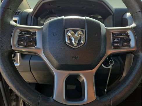 Used 2022 RAM 1500 Classic SLT image 31