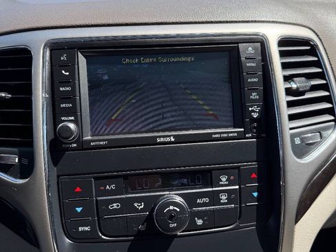 Used 2012 Jeep Grand Cherokee Laredo AWD/4WD image 27