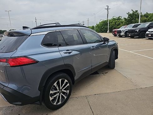 Used 2025 Toyota Corolla Cross XLE w/ Convenience Package image 3