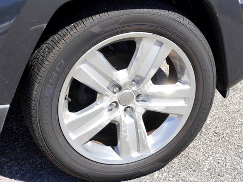 Used 2011 Jeep Liberty Sport image 4