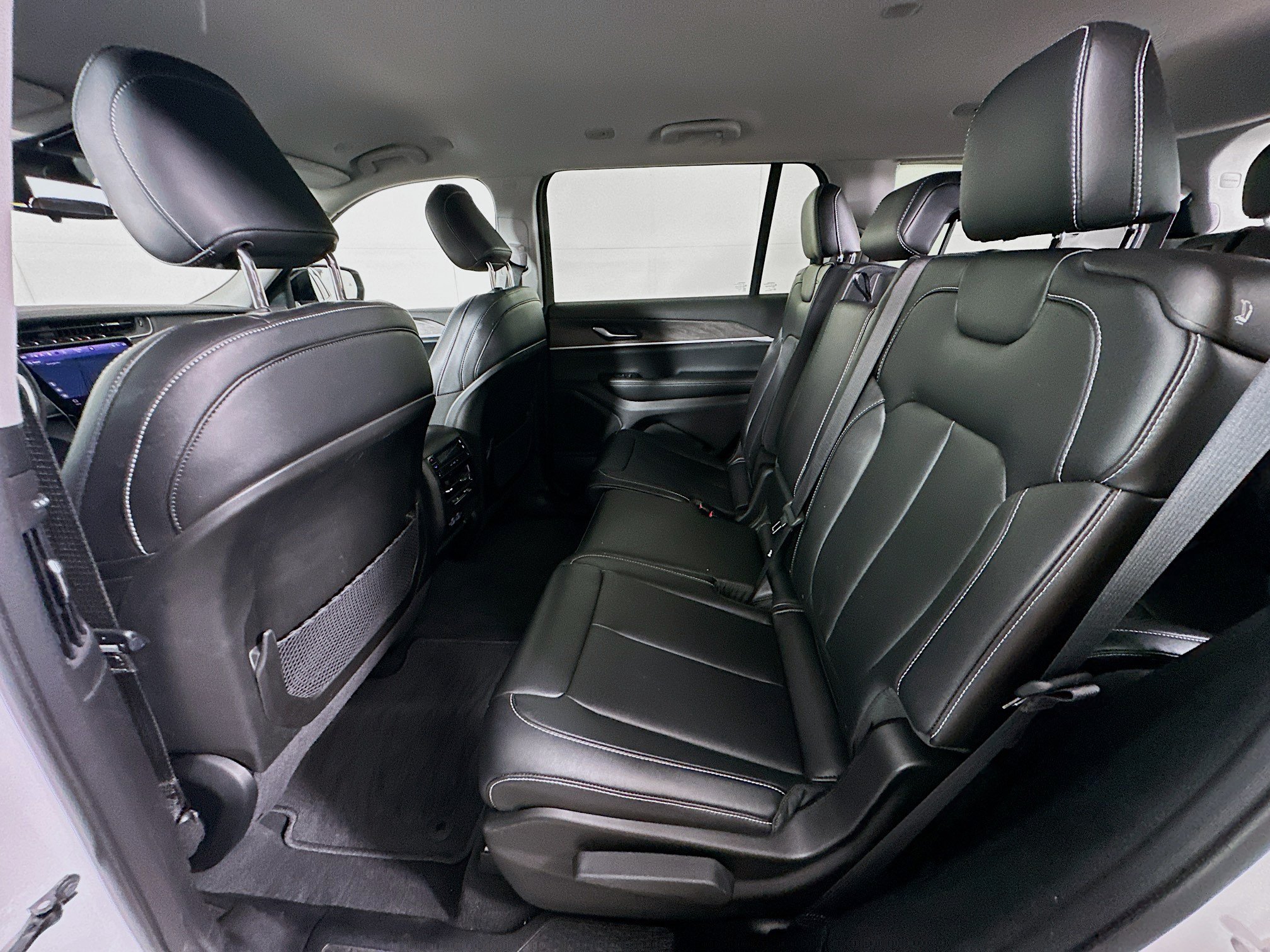 Used 2023 Jeep Grand Cherokee L Limited AWD/4WD image 28