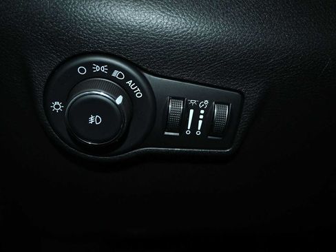 Used 2024 Jeep Compass Latitude AWD/4WD image 13