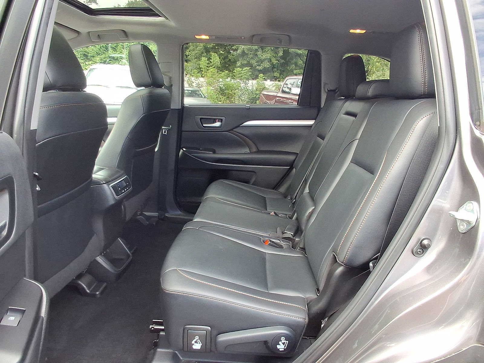 Used 2019 Toyota Highlander XLE AWD/4WD image 26