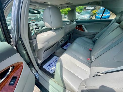 Used 2011 Toyota Camry XLE w/ XLE Extra-Value Pkg #2 FWD image 10