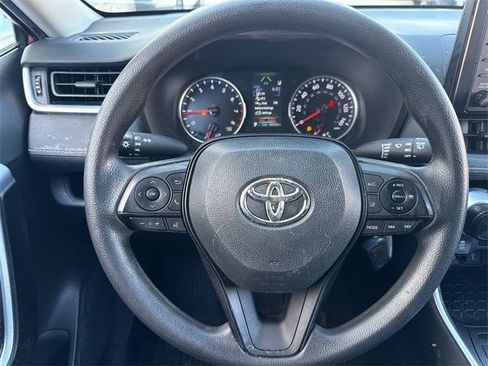Used 2022 Toyota RAV4 LE image 13