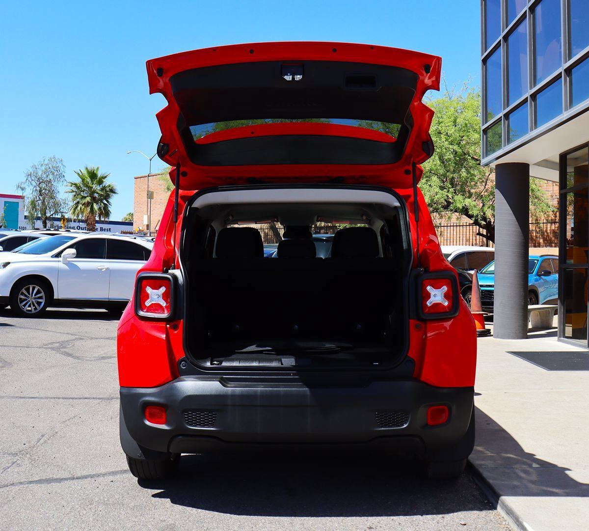 Used 2019 Jeep Renegade Latitude FWD image 22