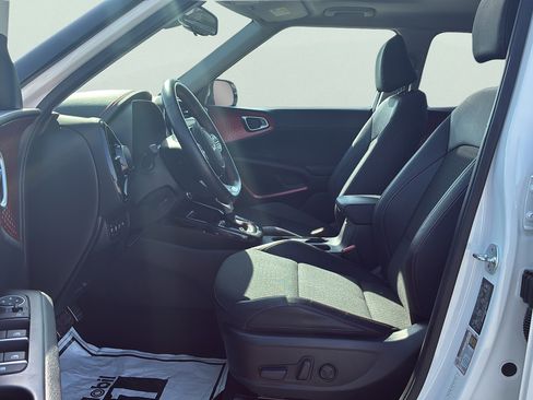 Used 2025 Kia Soul GT-Line w/ GT-Line Technology Package FWD image 10