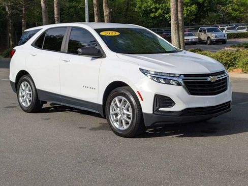 Used 2023 Chevrolet Equinox LS image 2