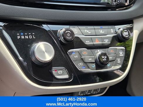 Used 2023 Chrysler Pacifica Touring-L FWD image 23